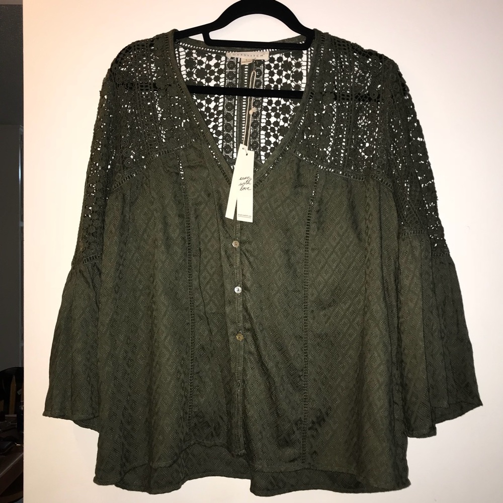 NWT VICI collection olive colored lace shirt